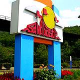 photo of entrance sign to Sandcastle Water Park