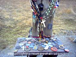 photo of tokens left at the Flight 93 Memorial