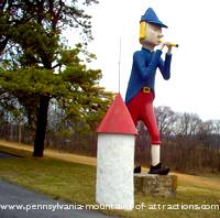 photo of a giant Pied Piper roadside attraction along The Historic PA Lincoln Highway